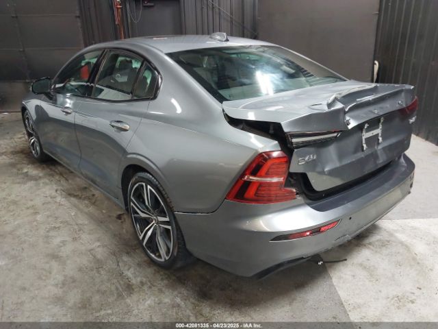 2019 VOLVO S60 7JRA22TM5KG004212 Photo 2