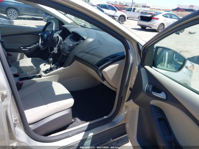 1FADP3KE7FL313695 Ford FOCUS SE