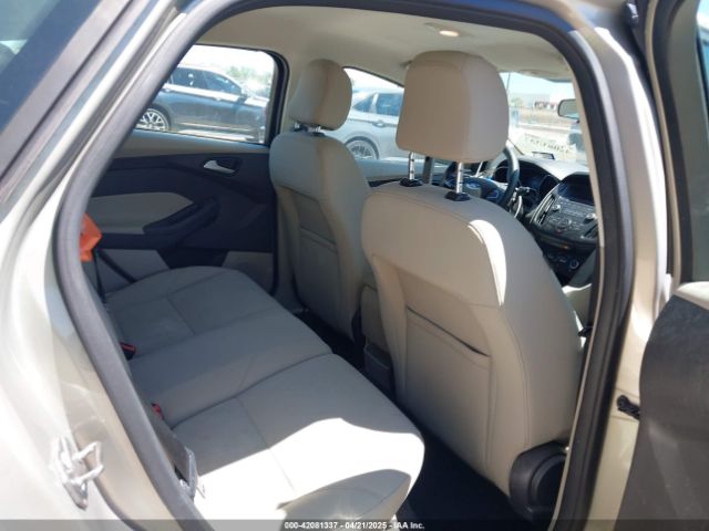 1FADP3KE7FL313695 Ford FOCUS SE