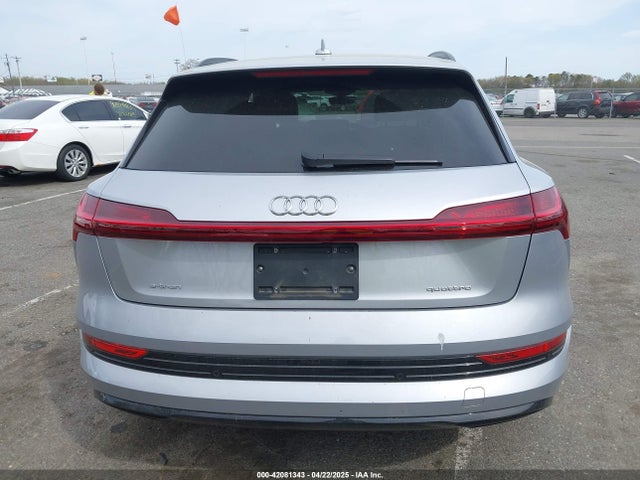 WA1AAAGE3NB033122 Audi E-tron Premium Quattro