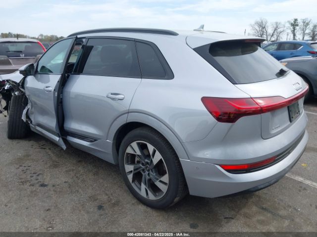 2022 AUDI E-TRON WA1AAAGE3NB033122 Photo 2