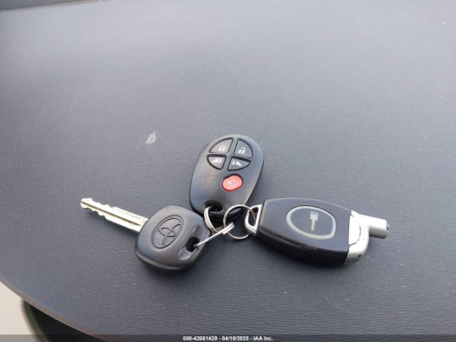 5TDKK3DC4ES431664 Toyota Sienna Le V6 8 Passenger
