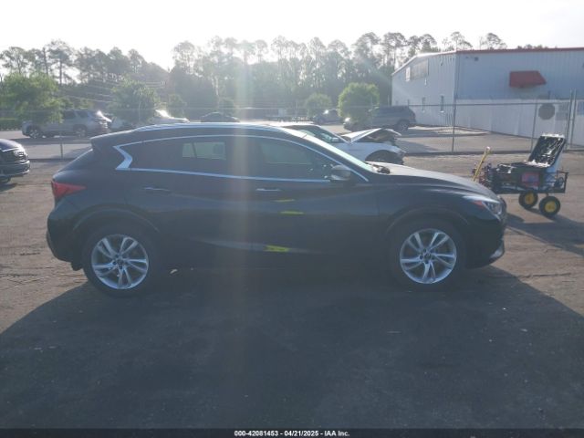 SJKCH5CP7JA054688 Infiniti Qx30 Premium