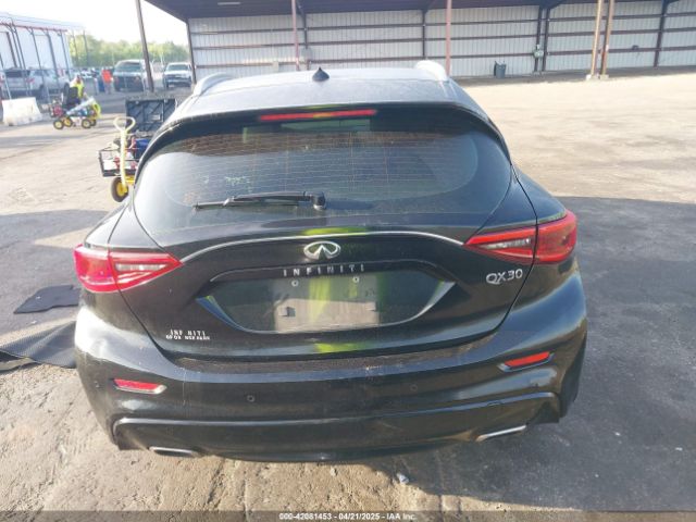 SJKCH5CP7JA054688 Infiniti Qx30 Premium