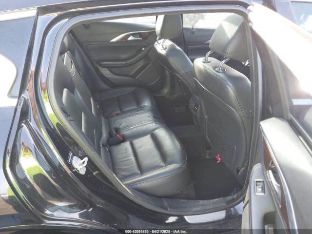 SJKCH5CP7JA054688 Infiniti Qx30 Premium