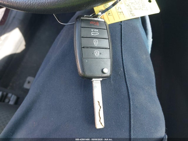 5XXGT4L39JG180260 KIA Optima Lx