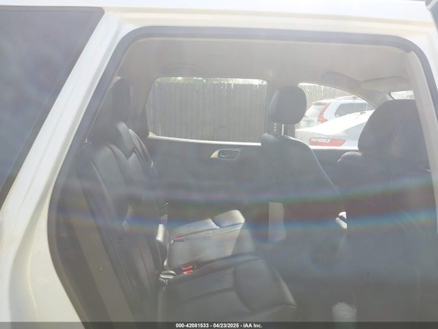 5N1DR2MNXJC661765 Nissan Pathfinder Sl