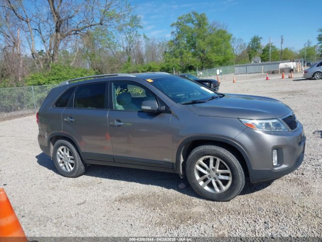 5XYKTCA63FG654739 KIA SORENTO LX