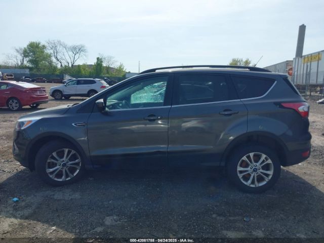 1FMCU9GD3JUC54404 Ford ESCAPE SE