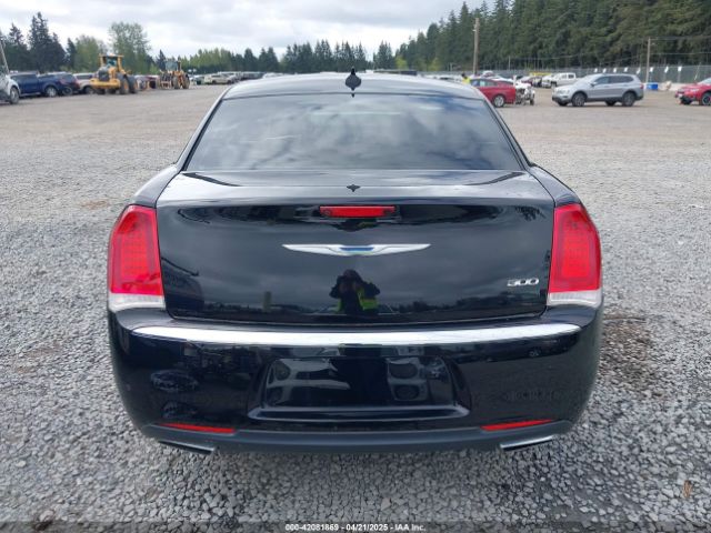 2C3CCAAG0JH211402 Chrysler 300 Touring L
