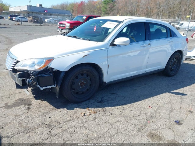Chrysler 200 LX 2014 1C3CCBAB1EN146728 Image 2