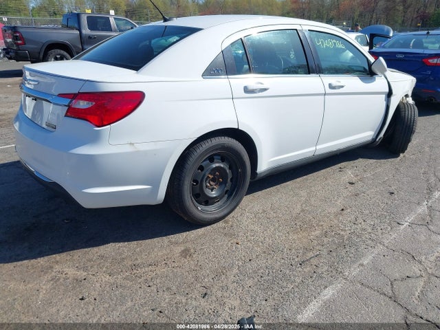 Chrysler 200 LX 2014 1C3CCBAB1EN146728 Image 4