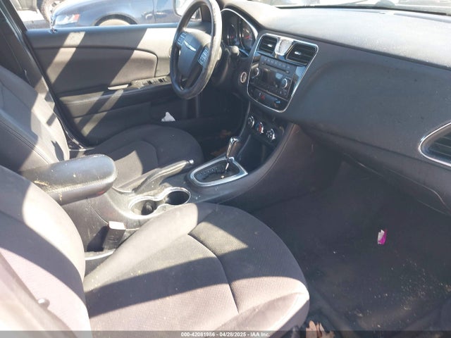Chrysler 200 LX 2014 1C3CCBAB1EN146728 Image 5