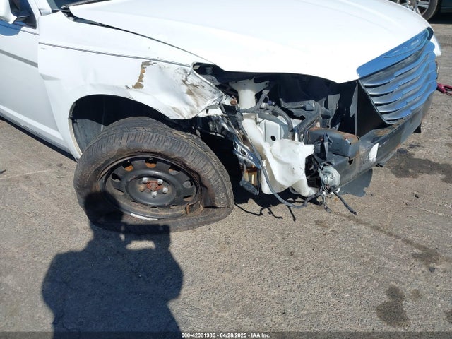 Chrysler 200 LX 2014 1C3CCBAB1EN146728 Image 6