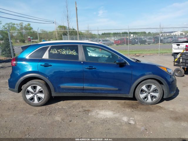 KNDCB3LCXJ5125106 KIA NIRO LX