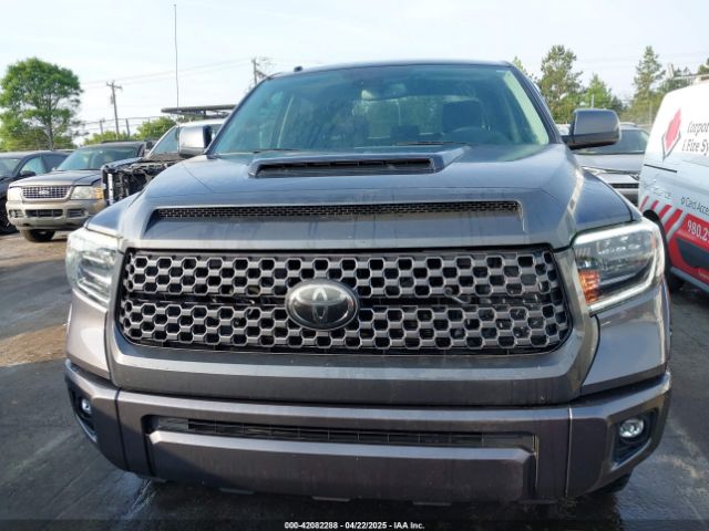 5TFDW5F18JX748159 Toyota Tundra Sr5 5.7l V8