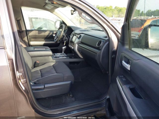 5TFDW5F18JX748159 Toyota Tundra Sr5 5.7l V8