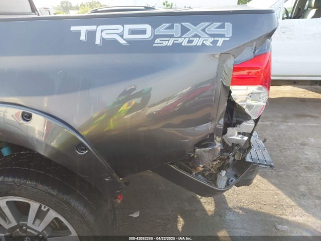5TFDW5F18JX748159 Toyota Tundra Sr5 5.7l V8