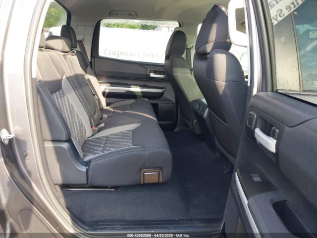 5TFDW5F18JX748159 Toyota Tundra Sr5 5.7l V8