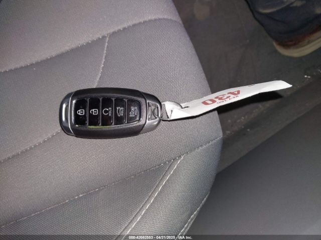 5NPLS4AG8NH071158 Hyundai ELANTRA SEL