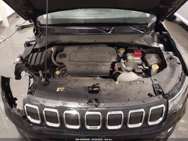 3C4NJDFB3NT211822 Jeep Compass Latitude Lux 4x4