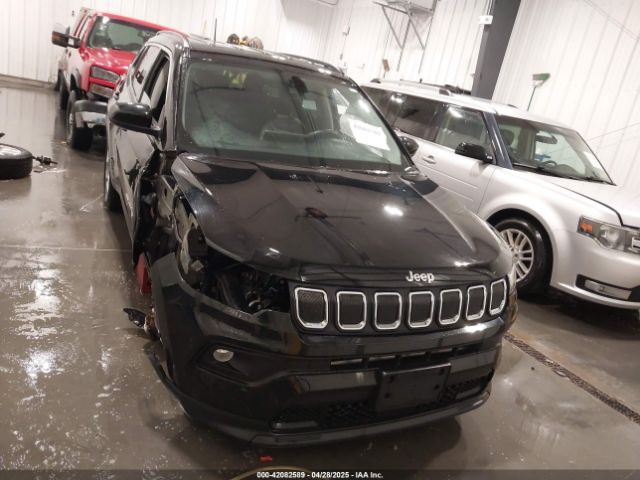 3C4NJDFB3NT211822 Jeep Compass Latitude Lux 4x4