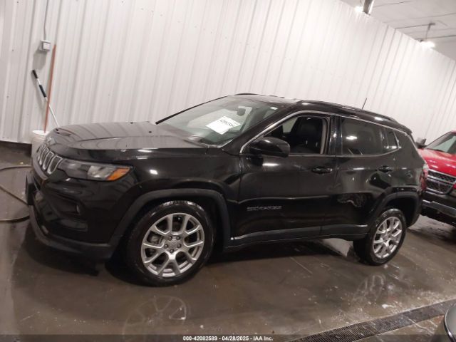3C4NJDFB3NT211822 Jeep Compass Latitude Lux 4x4