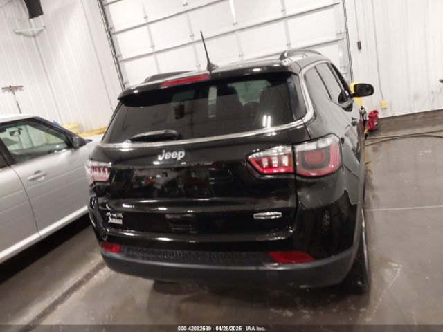 3C4NJDFB3NT211822 Jeep Compass Latitude Lux 4x4