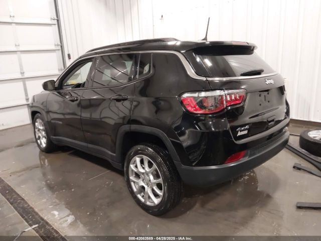 3C4NJDFB3NT211822 Jeep Compass Latitude Lux 4x4