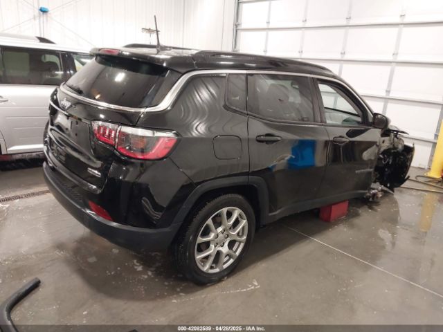 3C4NJDFB3NT211822 Jeep Compass Latitude Lux 4x4