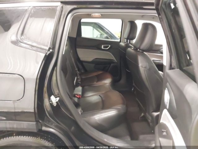 3C4NJDFB3NT211822 Jeep Compass Latitude Lux 4x4