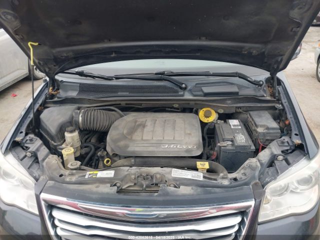 2C4RC1GG3ER188114 Chrysler Town & Country Limited