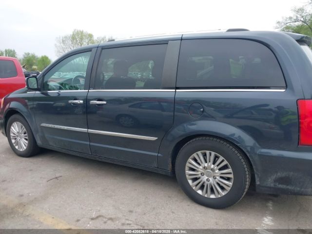 2C4RC1GG3ER188114 Chrysler Town & Country Limited