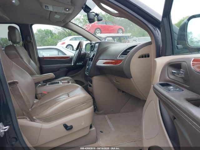 2C4RC1GG3ER188114 Chrysler Town & Country Limited