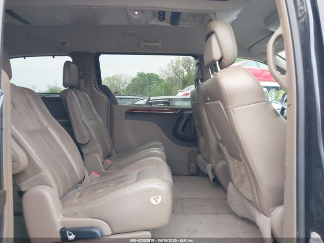 2C4RC1GG3ER188114 Chrysler Town & Country Limited