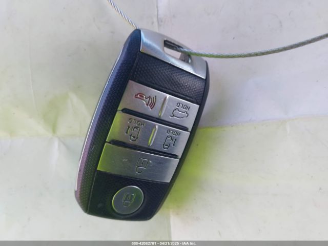 KNDMB5C17J6424349 KIA SEDONA LX