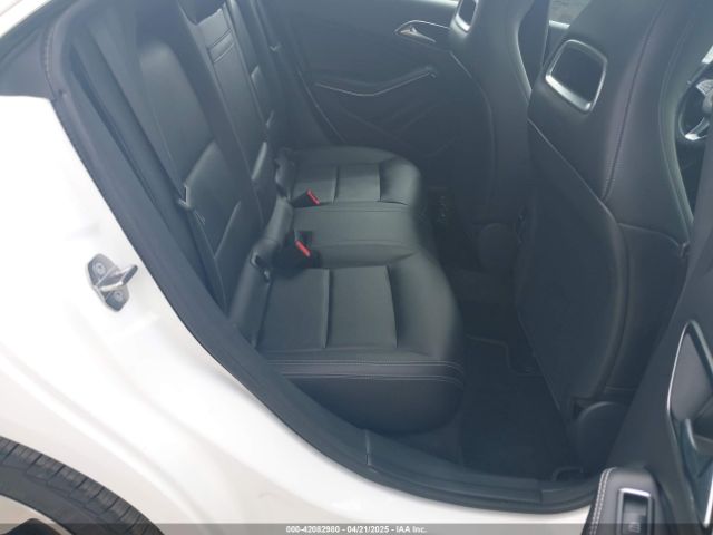 WDDSJ4GB3KN724815 Mercedes-Benz CLA 250 4MATIC