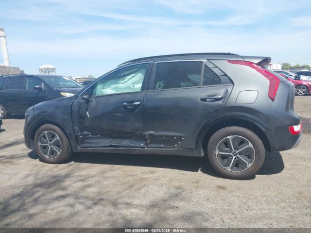 KNDCT3LE7P5086661 KIA NIRO SX