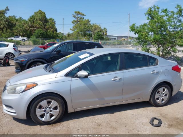 KNAFK4A63F5380569 KIA FORTE LX
