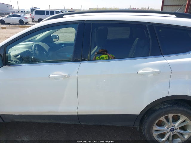 1FMCU9GD8HUB05223 Ford ESCAPE SE
