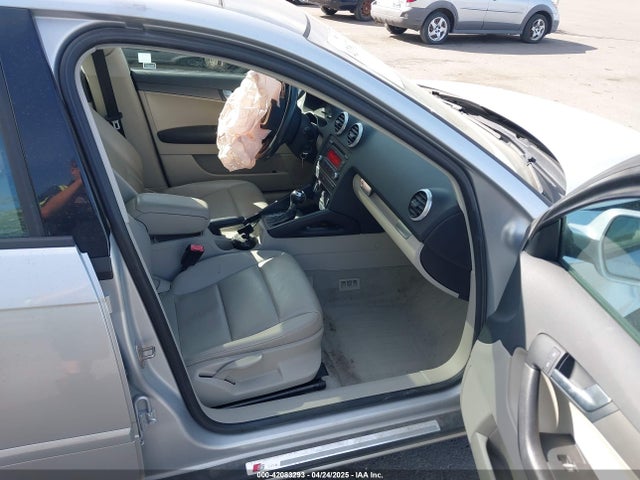 2011 AUDI A3 WAUBJAFM3BA020730 Photo 4