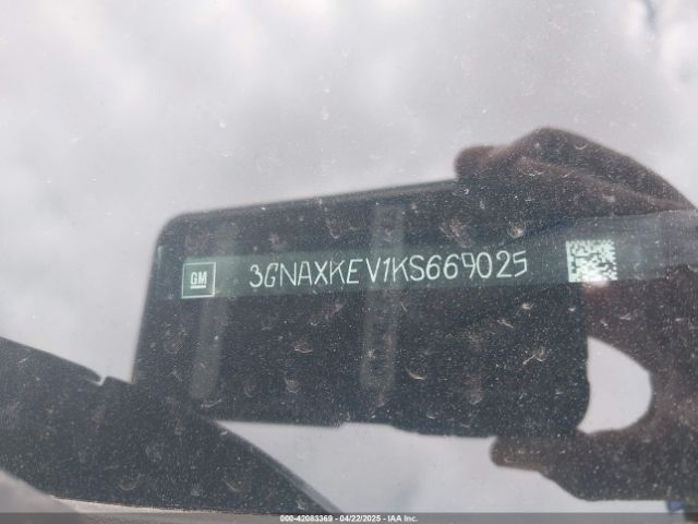 3GNAXKEV1KS669025 Chevrolet EQUINOX LT