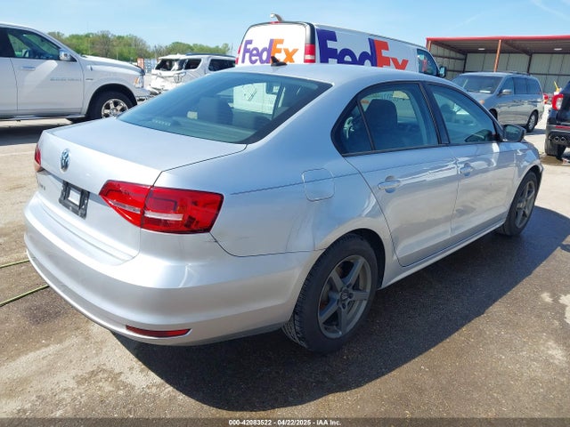 3VW2K7AJXFM423061 Volkswagen Jetta 2.0l S