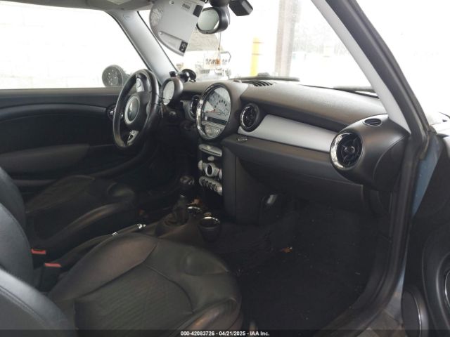 2009 MINI COOPER CLUBMAN WMWML33569TX35690 Photo 4
