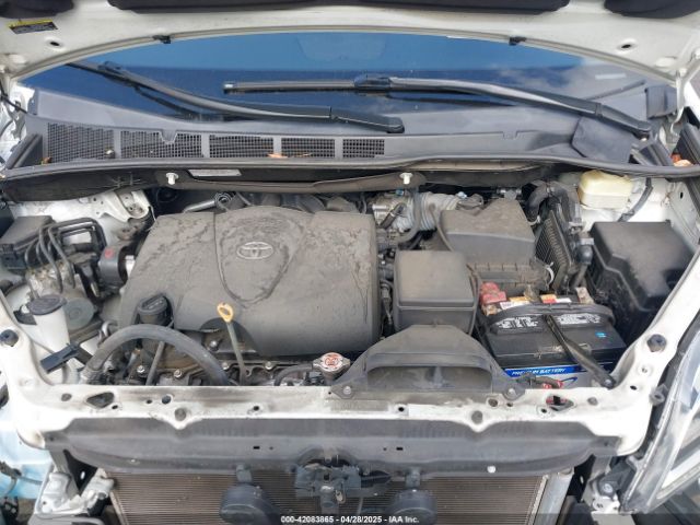 5TDYZ3DC5HS826348 Toyota Sienna Limited 7 Passenger