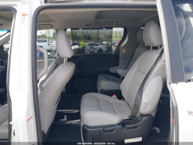 5TDYZ3DC5HS826348 Toyota Sienna Limited 7 Passenger