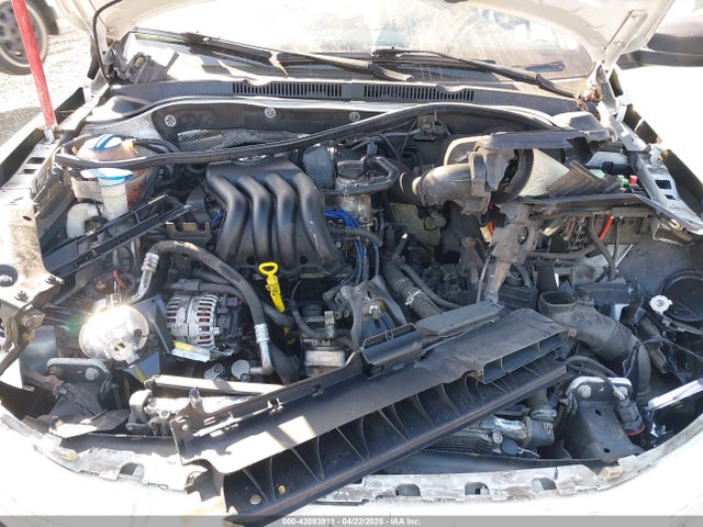 3VW2K7AJ9FM256045 Volkswagen 2015