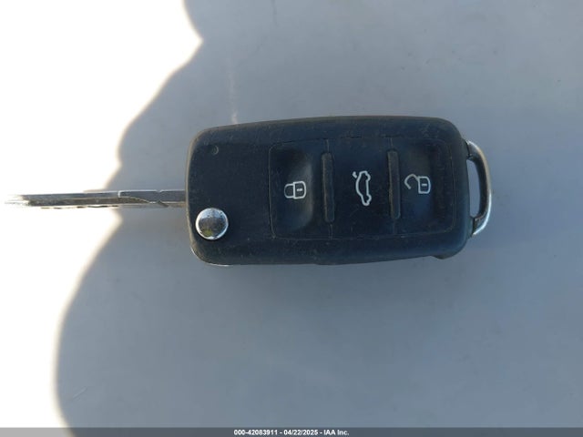 3VW2K7AJ9FM256045 Volkswagen 2015