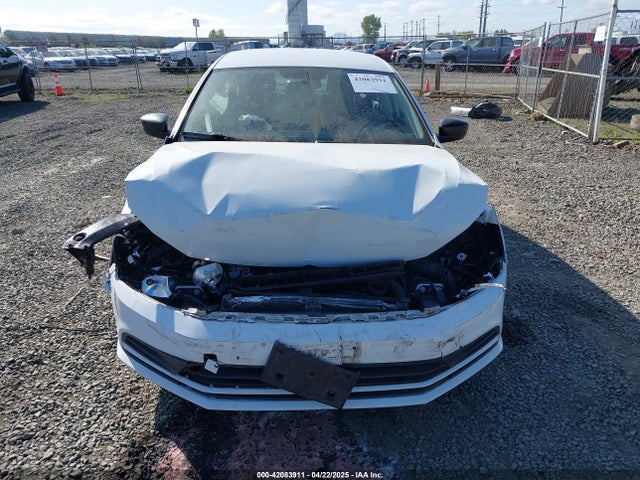 3VW2K7AJ9FM256045 Volkswagen 2015