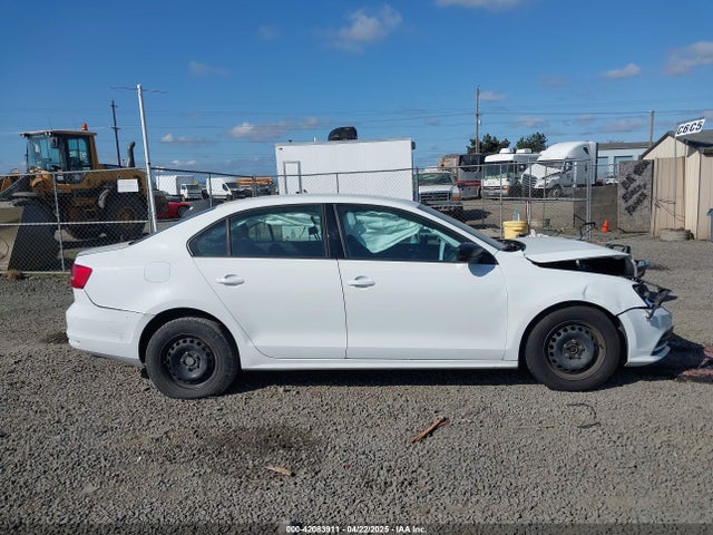 3VW2K7AJ9FM256045 Volkswagen 2015
